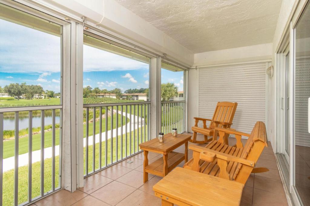 The Glades Unit 4, Naples