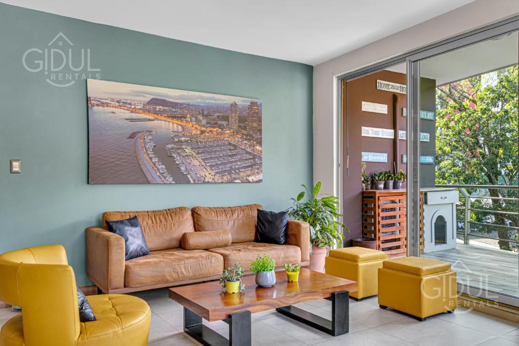 Luxe, mountain view, upscale located apt at Escalón, San Salvador