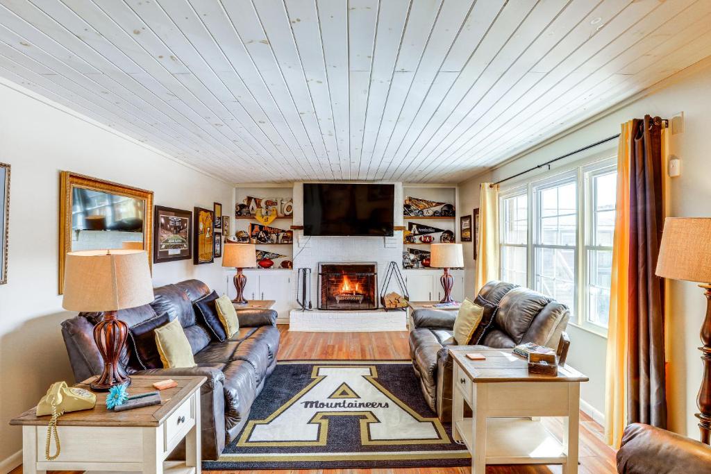 Dtwn Boone Home Walk to Appalachian State Campus!, Boone