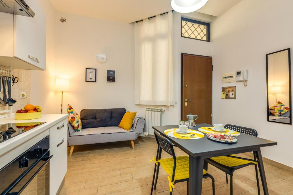 Roger apt, Roma