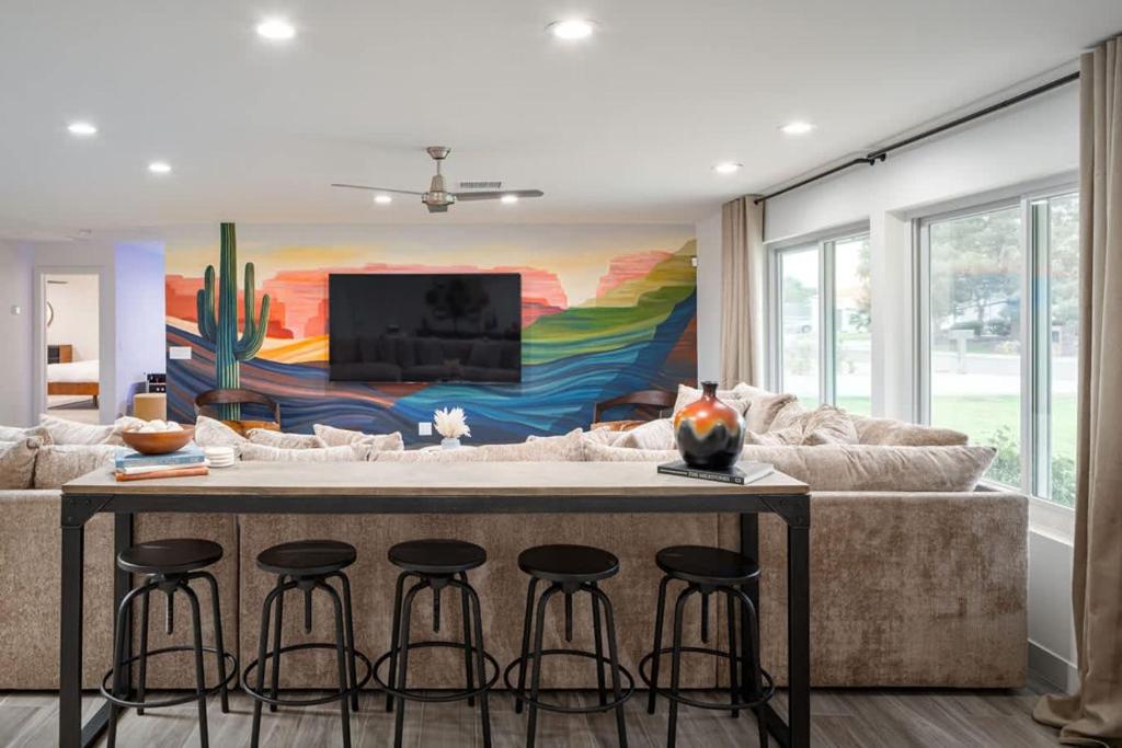 The Claremont - Chic Luxe Putting Green & Pool, Phoenix