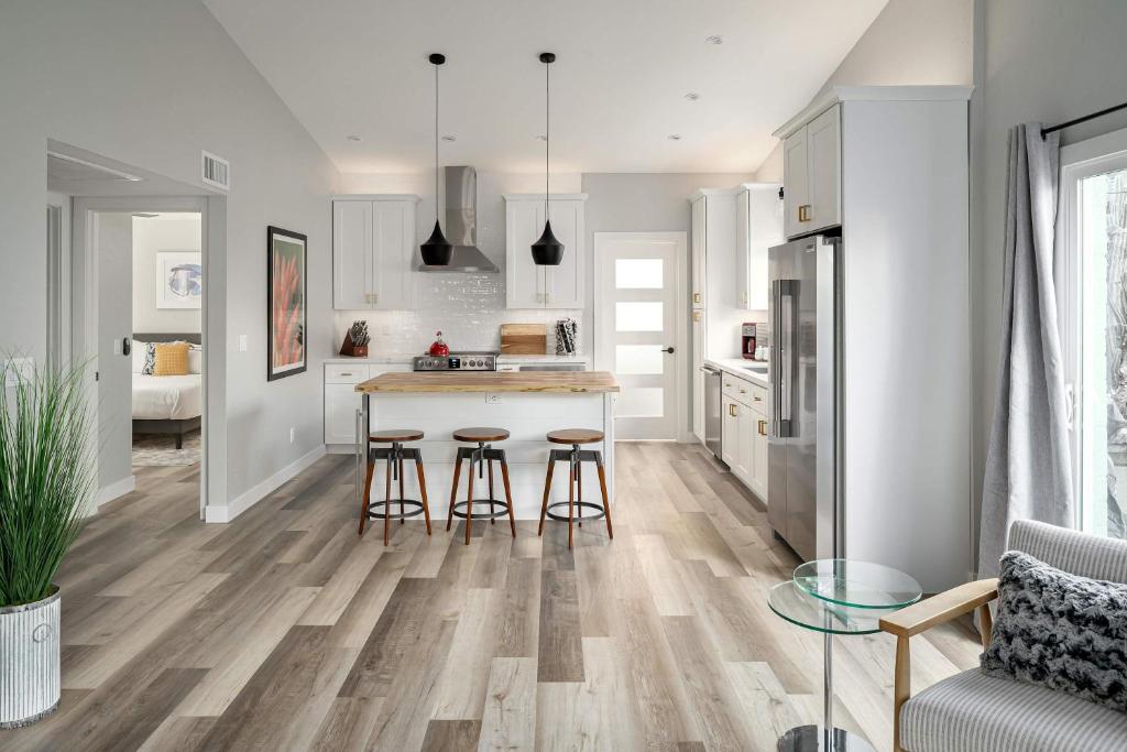 Casa Evergreen - Outdoor Grille Patio with Putt, Leisure World