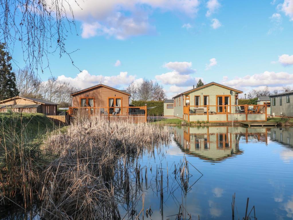 Stones Throw, Grantham