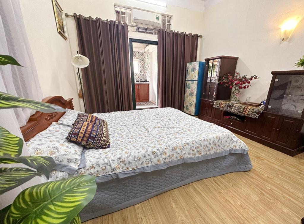 Old Hanoi style next to Hoan Kiem Lake, Hanoi