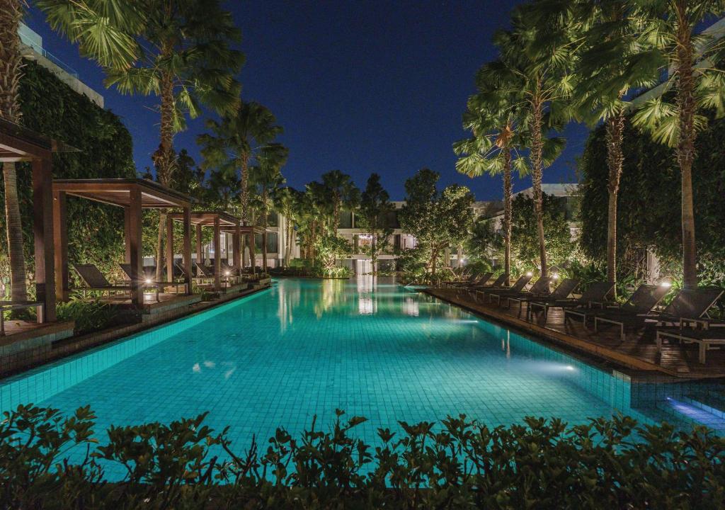 Swimming pool