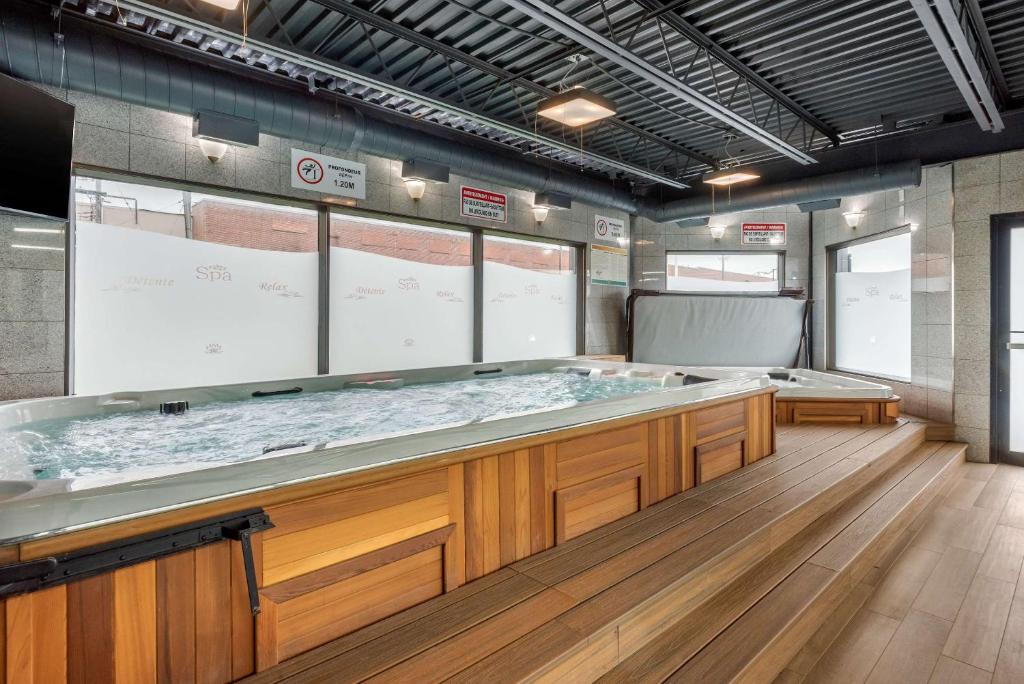 3. 퀄리티 호텔 도..