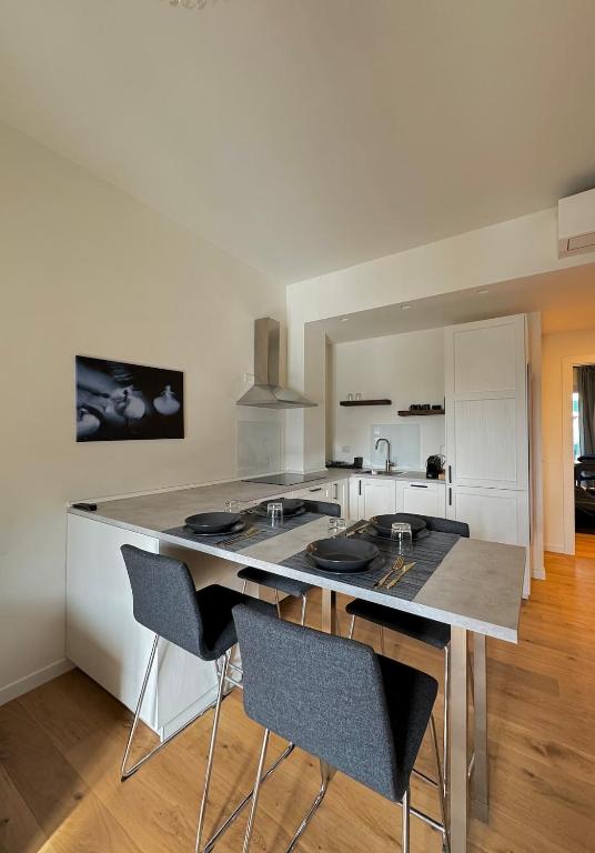 - Apartment - city life - - 3