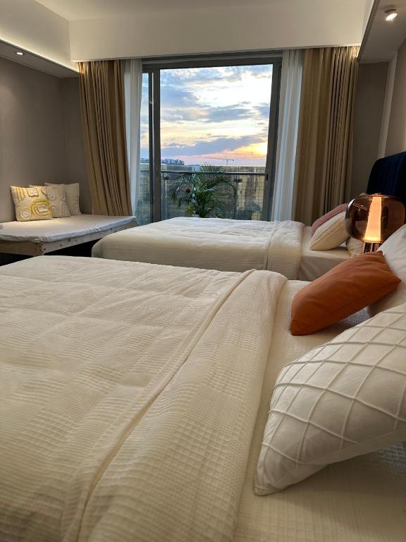 Luxury Penthouse & High-Floor Hotel near City of Dreams, Airport, Okada, and Solaire Casino, Manila