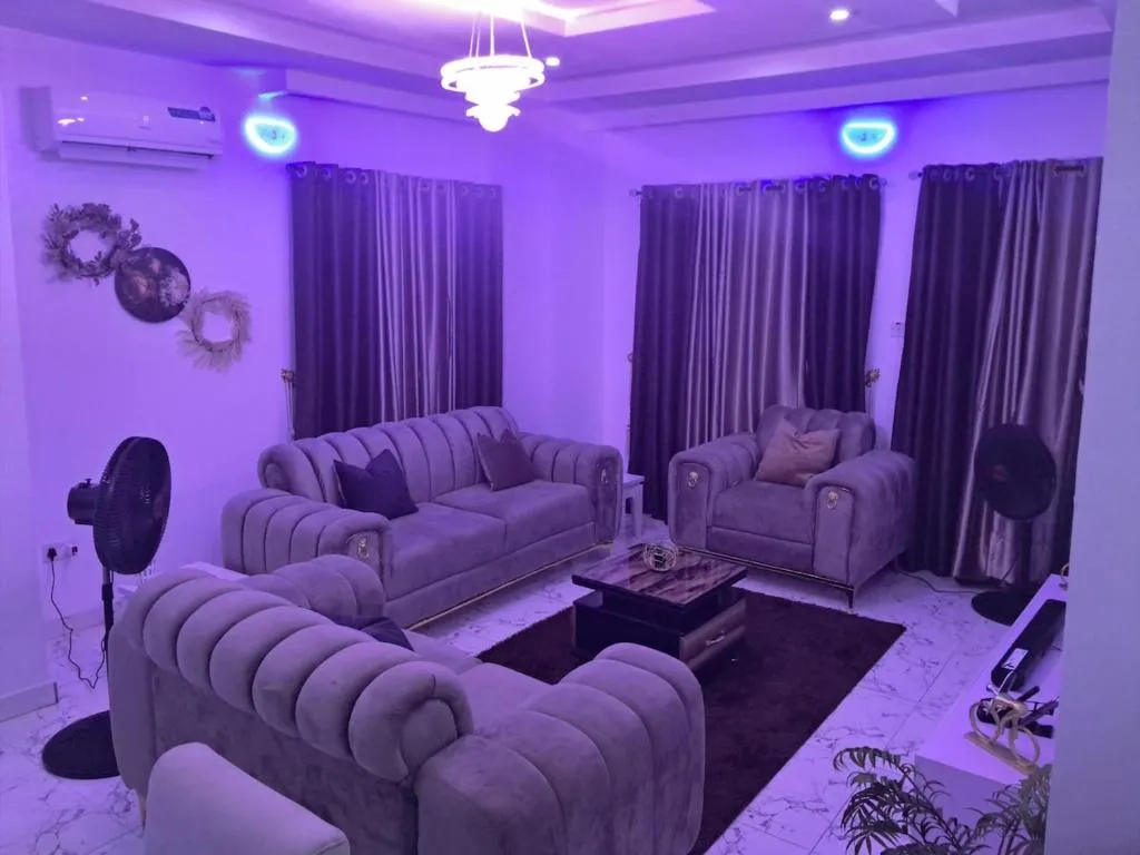 Comfort Homes - Cozy Apartment in Egbeda，位于Okunola的酒店
