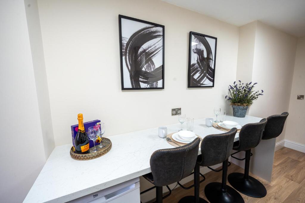 Central, Modern, Close to Hospital,2 bed with Garden Long booking Welcome, Eastbourne