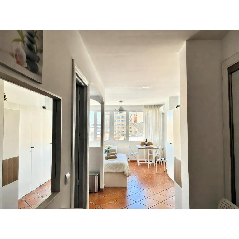 Helios II - Free Parking - By Lcdsol, Torremolinos