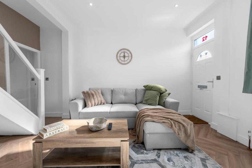 Modern Prestwich Home Near Heaton Park & City Links, Manchester