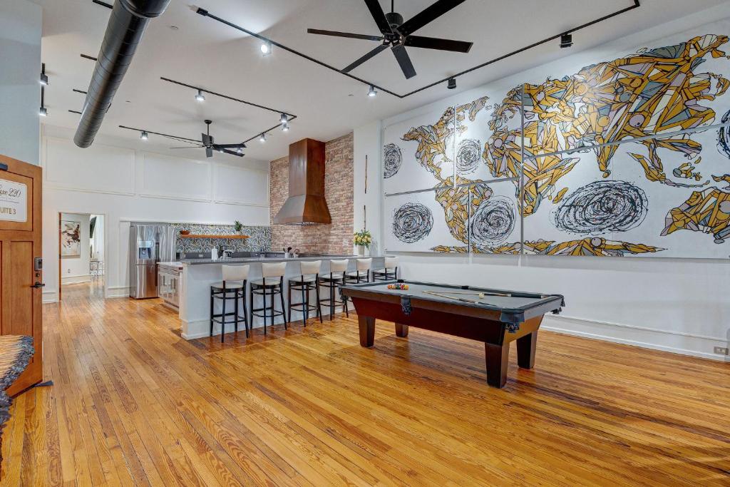Luxe 220, Unit 6 - Adjoining Pool Table Penthouse Suites, Wilmington