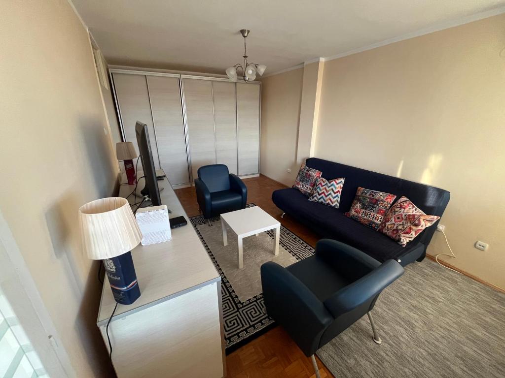 Comfort & Style Panoramic Urban Retreat 2 - 4