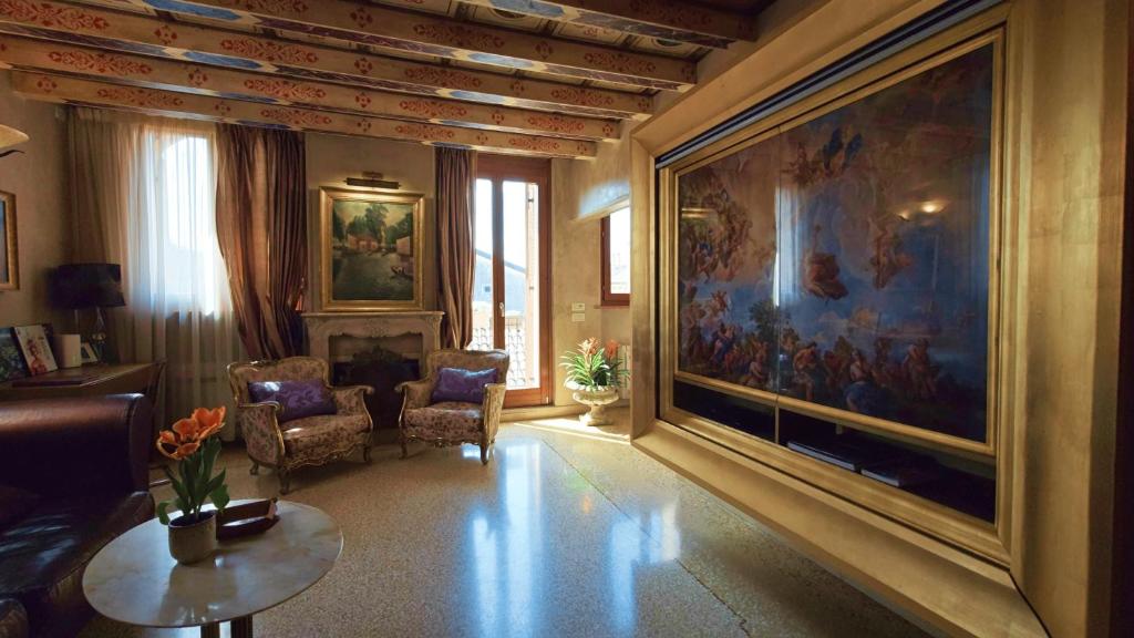 Opera Luxury Apartment - 3