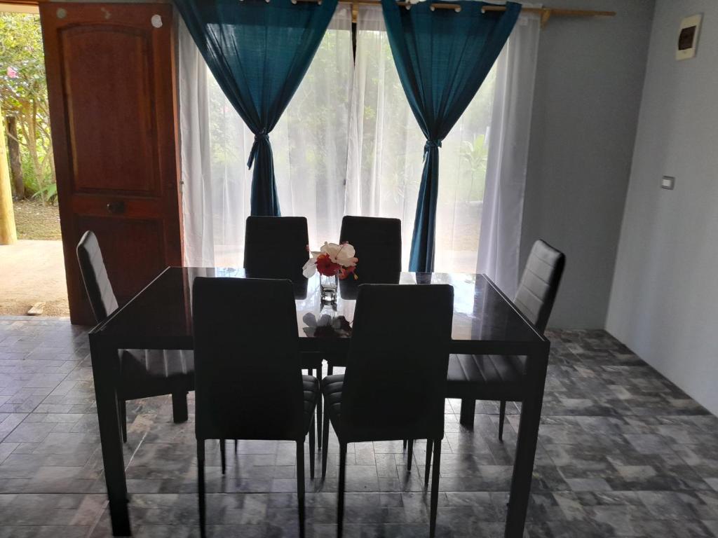 Va'a-va'a tea, Isla de Pascua