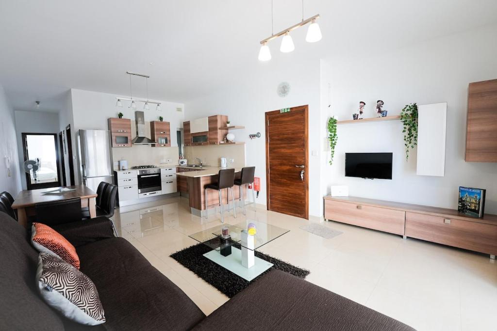 Seaview flat in Mellieha's heart, Is-Sellum