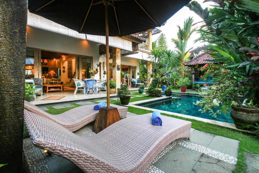 Boho, 3 Bed Villa with Pool and Bungalow in Penestanan, The Brooklyn of Bali!, Ubud