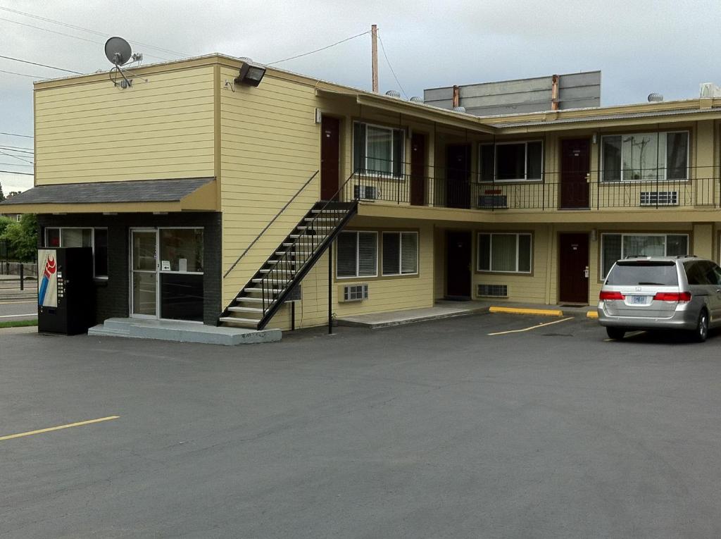 Economy Inn photo