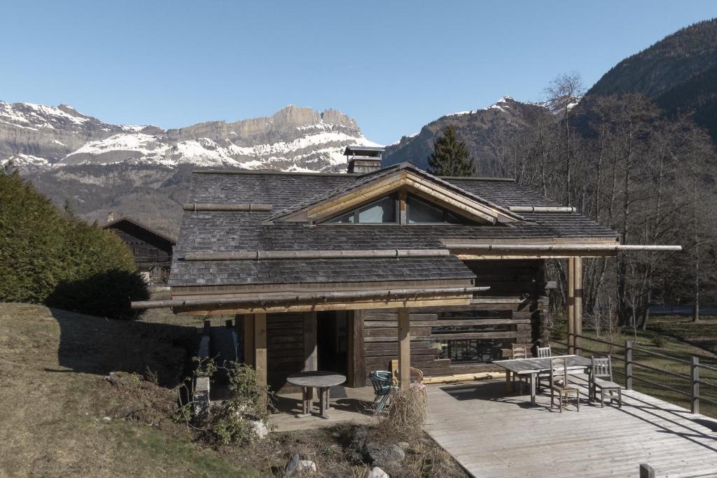 Chalet L'Oratoire & Mazot - Renovated Historic Chalet - Huge Garden & Separate Cabin for 2 - 4