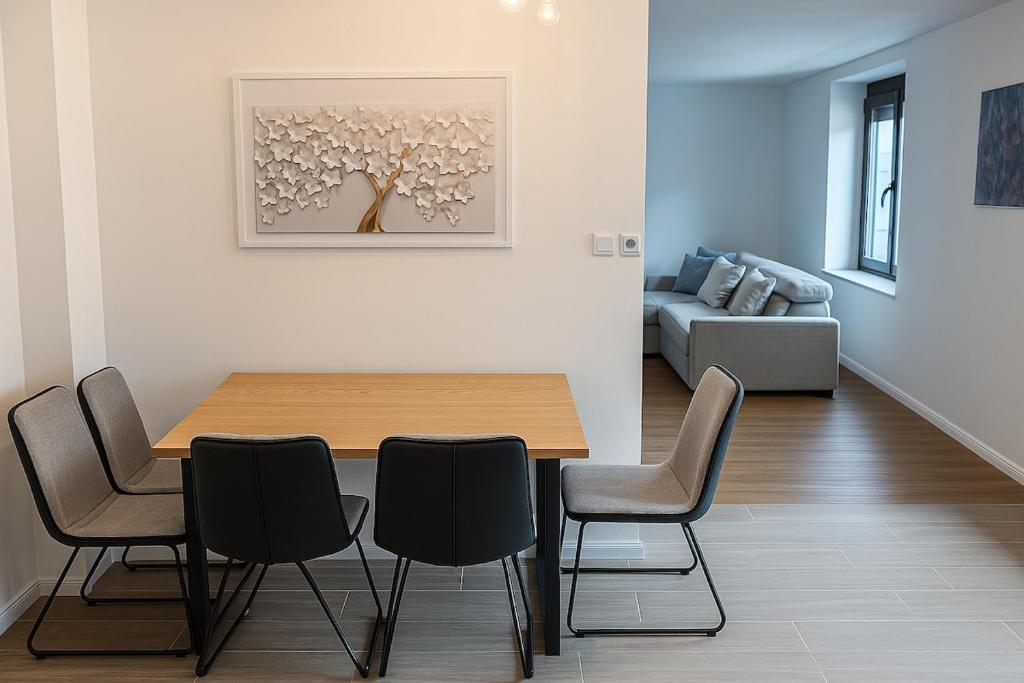 Modern & Cozy Apartment Jesenice, Jesenice