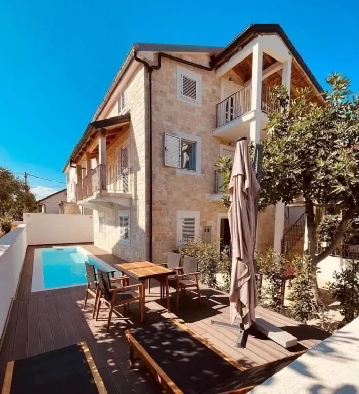 Villa Naledi, hotel in Pašman