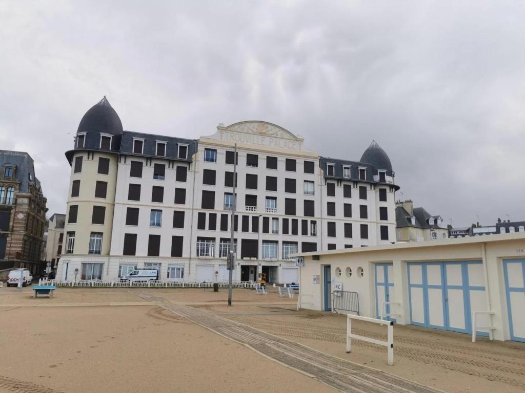 Ton petit coin de paradis avec balcon au Trouville Palace - 2