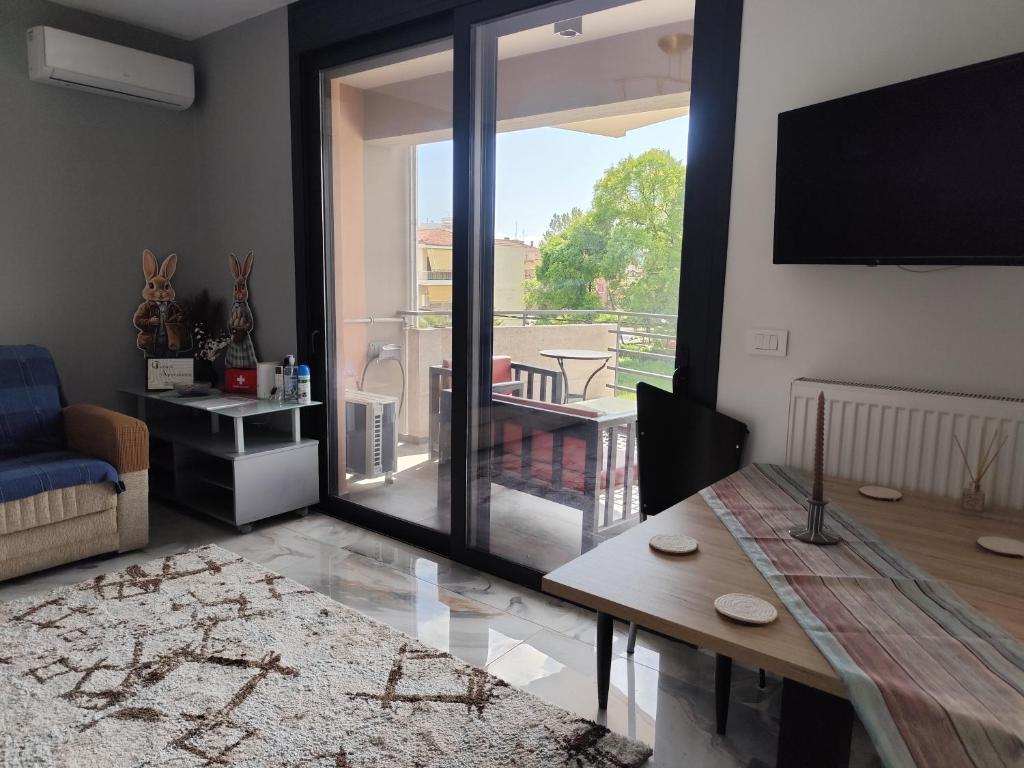 Celin's Appartment, Tríkala