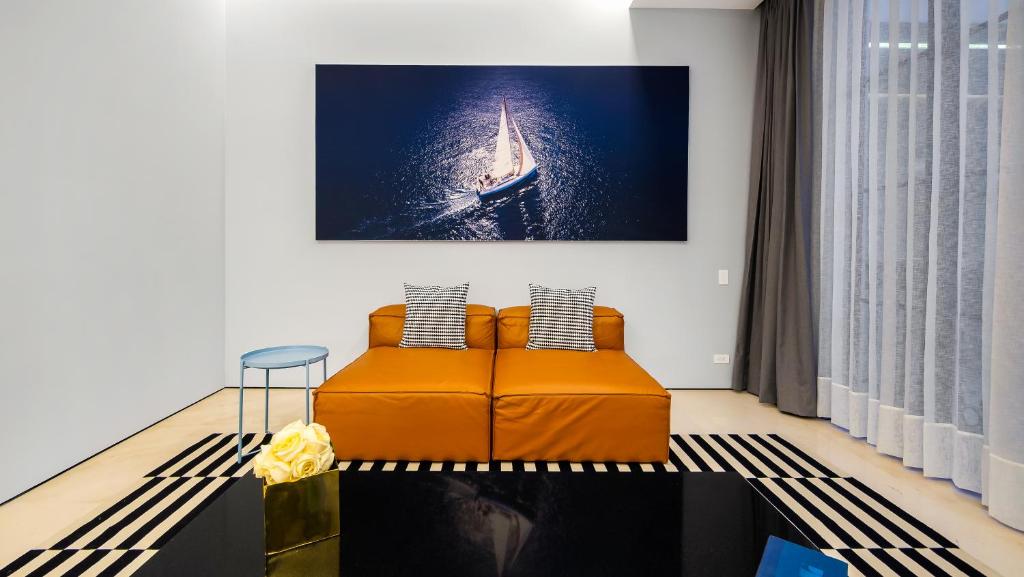 PIER 57 - 710 Fabulous & Luxurious 2 BR Penthouse - 3