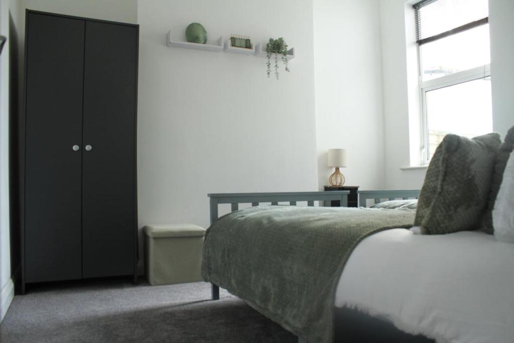 Modern Dunstable Guest House with Free Parking, Dunstable