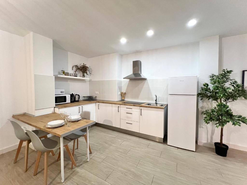 San Isidro City Center and Beach Studio Apartments - 5