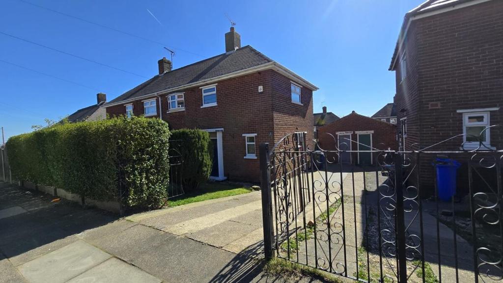 Kabaka - Comfy Birley 3 Bedroom Home, Frecheville