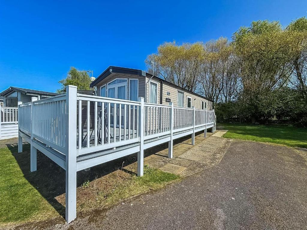 Stunning Caravan With Large Decking At Manor Park In Hunstanton Ref 23016K, Hunstanton