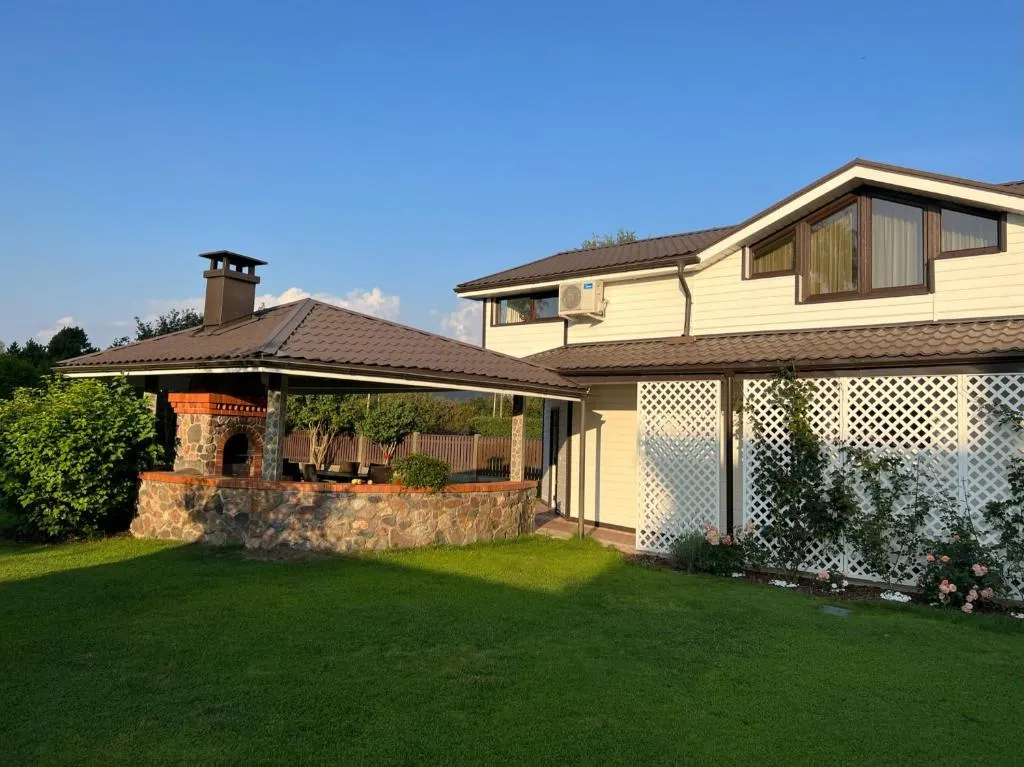 Family holiday home with sauna, hotel en Carnikava