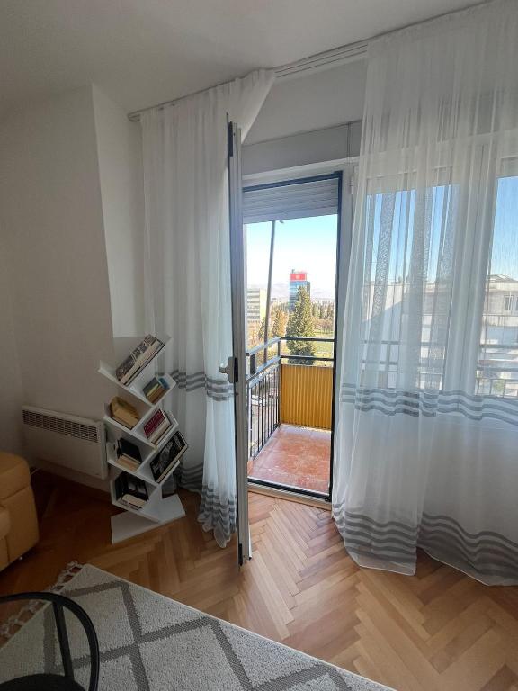 Cozy & Sunny 2-bedroom in best location in the city - 4