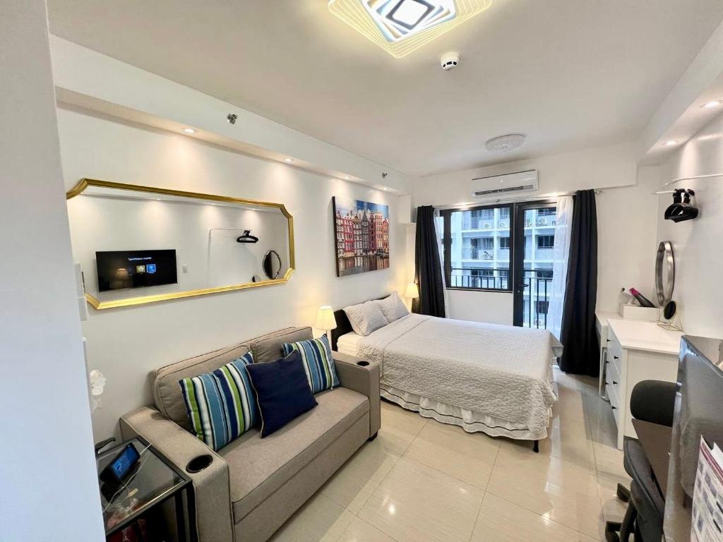 The Grand Staycation at MOA - Unit 7102 Hotel-like, Manila