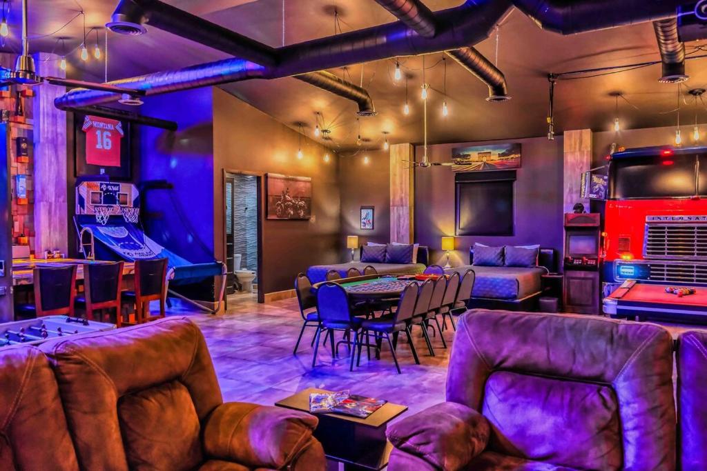 Unique FAMILY CAVE Heated Pool on demand - 2