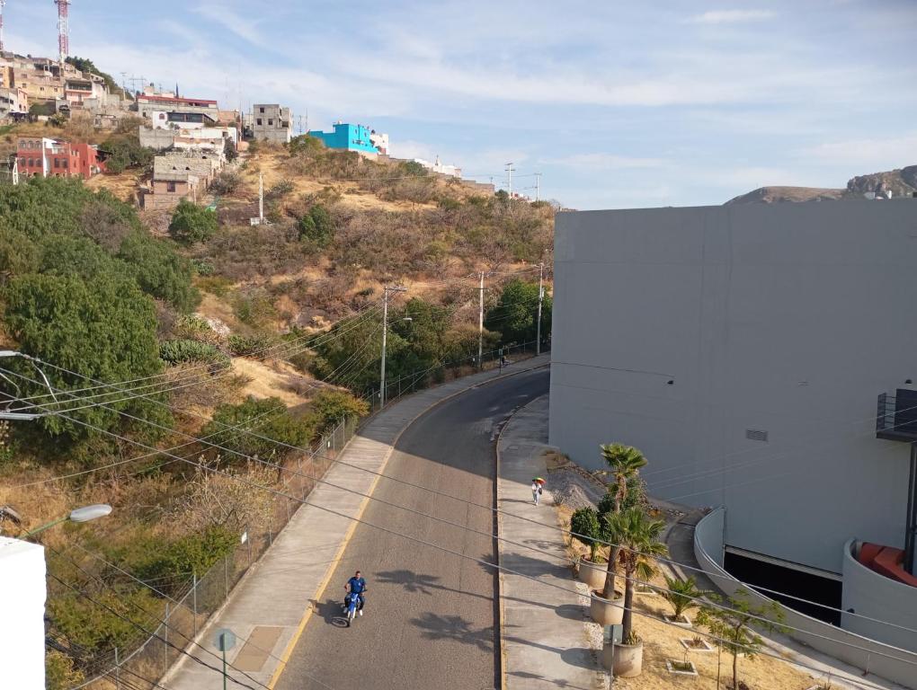 hostal 3tias importante se comparte la habitación con más huéspedes - 3