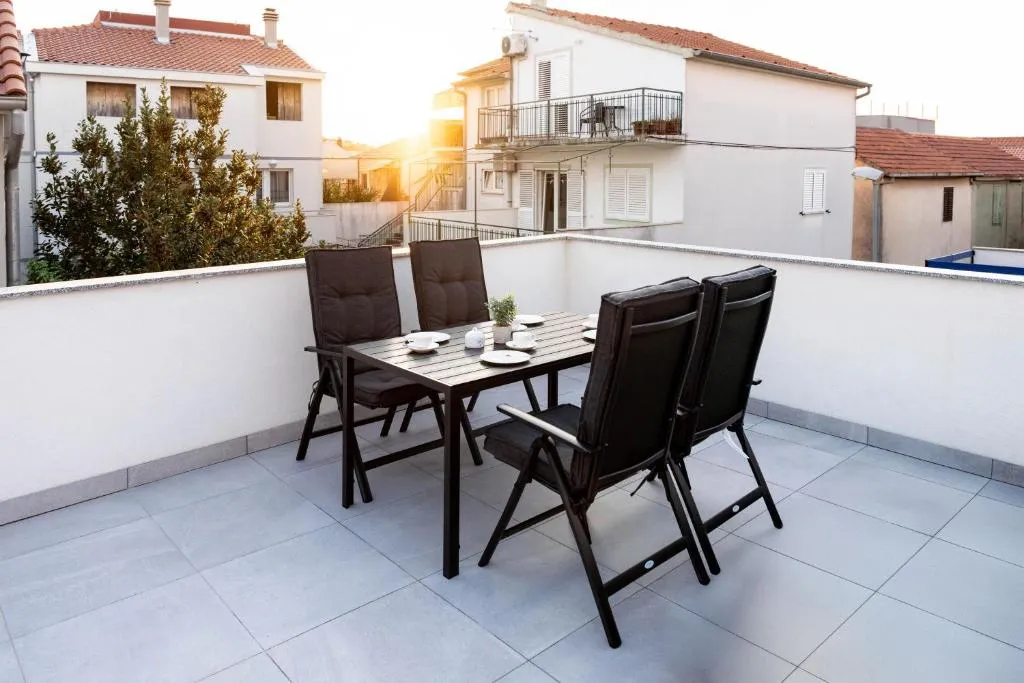 Apartment Bero, Central & free Parking，位于穆泰尔岛的酒店