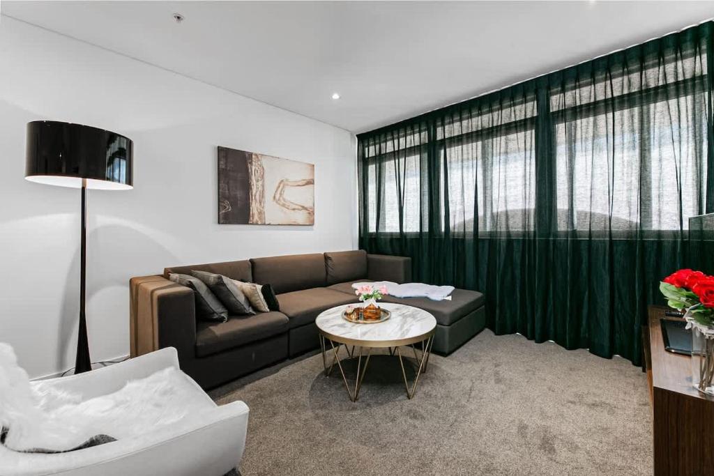 2 bds lovly in heart chatswood102, Sydney