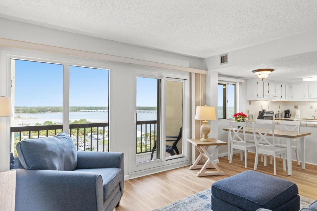 Pinnacle Port A-701, Carillon Beach