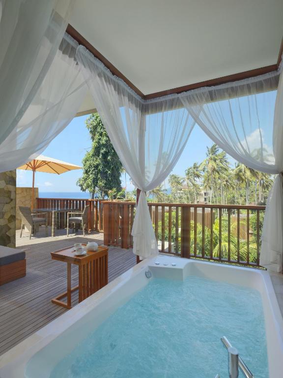 كاندي بيتش ريزورت آند سبا (Candi Beach Resort and Spa)