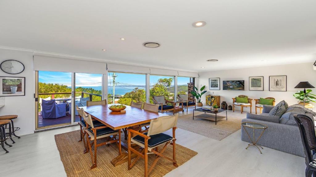 'Seabreeze Escape' by HolidayCo, Hardys Bay