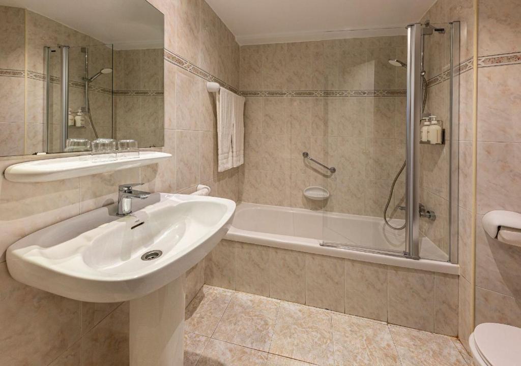 MedPlaya Hotel Alba Beach — Hotel rooms in Benalmadena, Andalusia