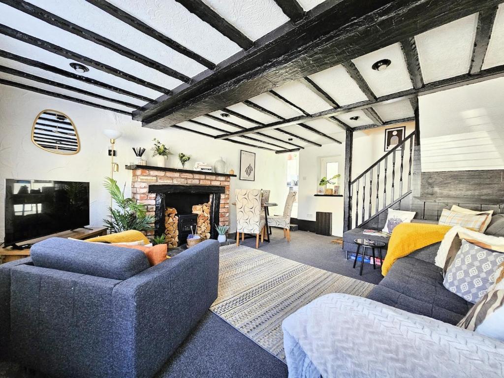 Leaf Tree Cottage, close to Coast, Lakes and Fells, Camerton