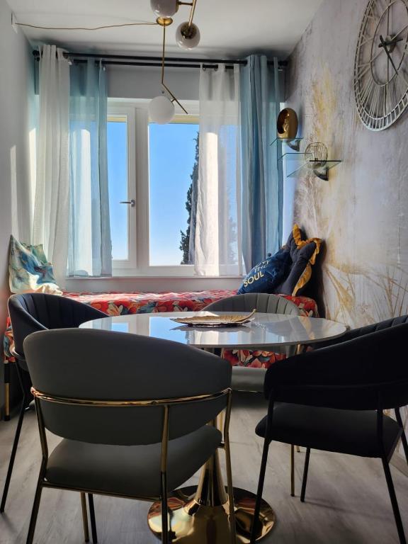 Room402 with lake view, Gardone Riviera