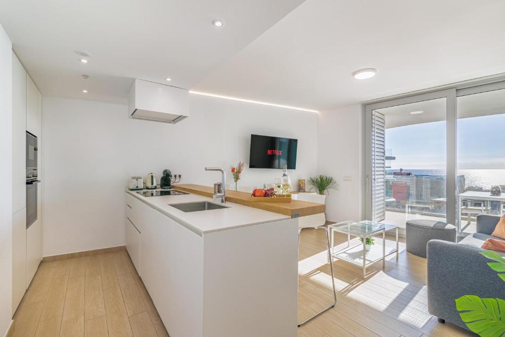 Stunning Seaview Terrace One-Bedroom Apartment - 3