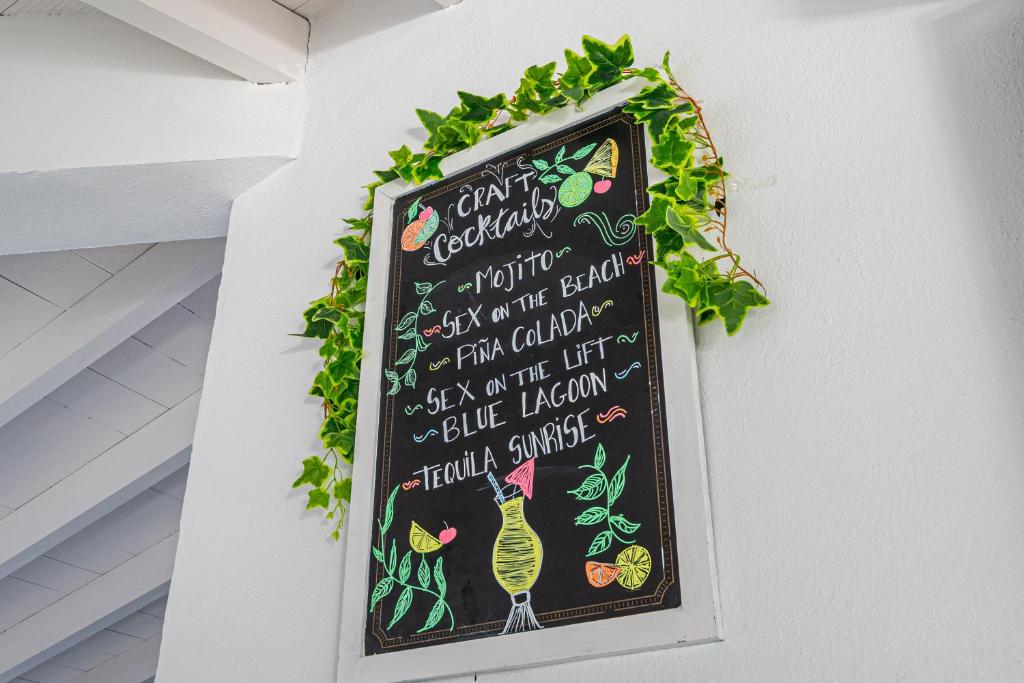 Aparthotel Holiday Center — Restaurant & bars in Santa Ponca, Balearic Islands