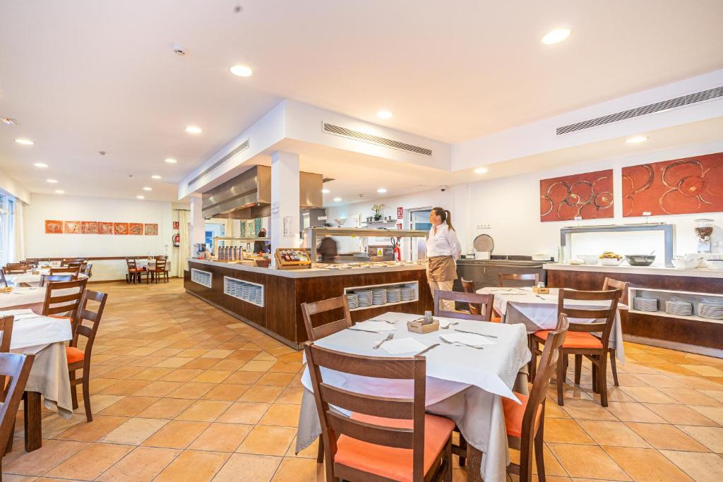 Aparthotel Holiday Center — Restaurant & bars in Santa Ponca, Balearic Islands