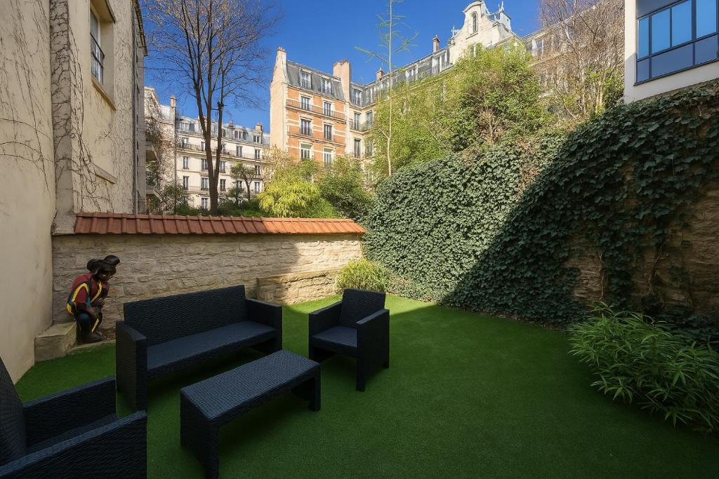 Garden flat in Paris 16 - 1